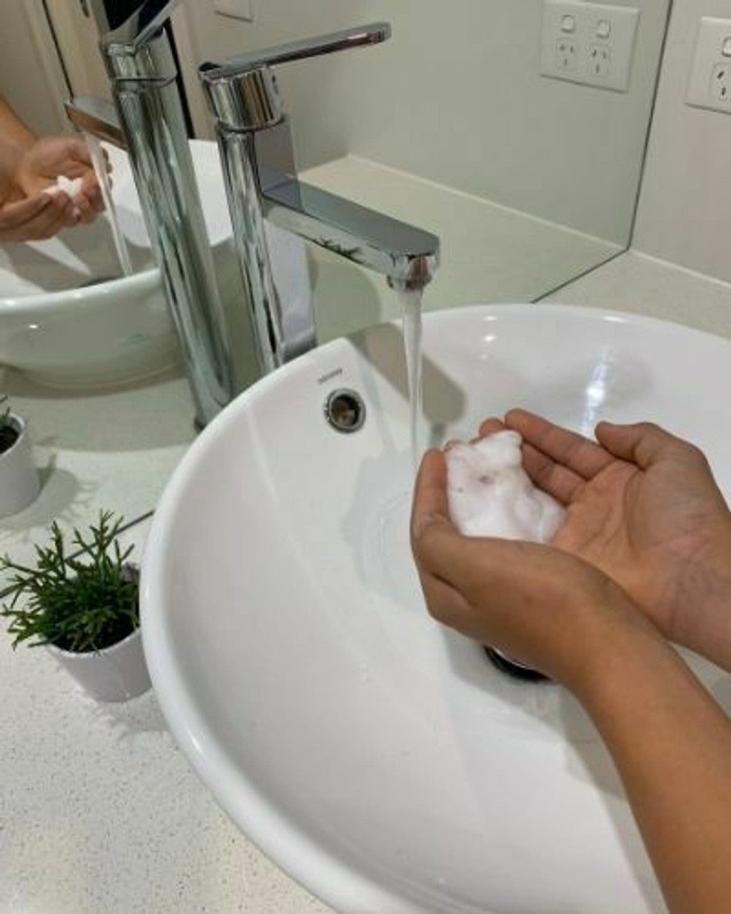 Coconut Foaming Hand Soap - Starter Pack (Bottle + 4 Refill Tablets) Naturally Anti-Bacterial